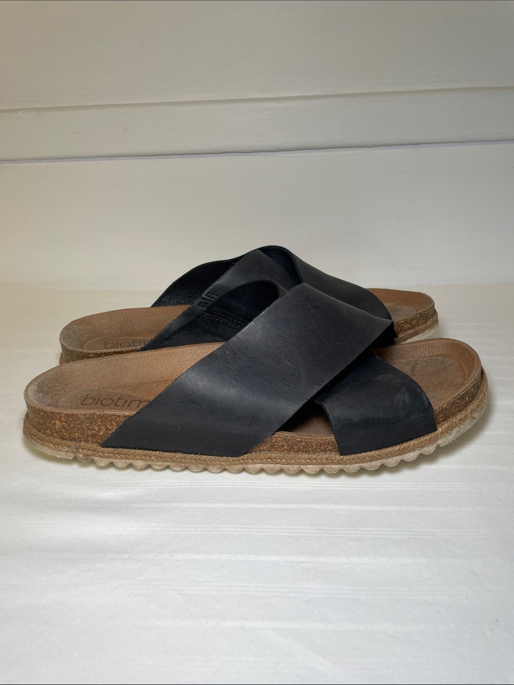 Biotime supportive criss cross leather slides sandals women’s size 10